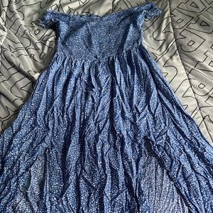 Off the shoulder flowy blue daisy dress, with 2 slits 🦋